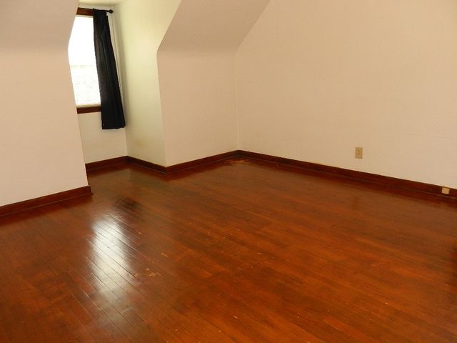 502 Vilsack Rd, Shaler, PA 15116
