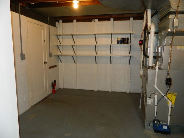 502 Vilsack Rd, Shaler, PA 15116