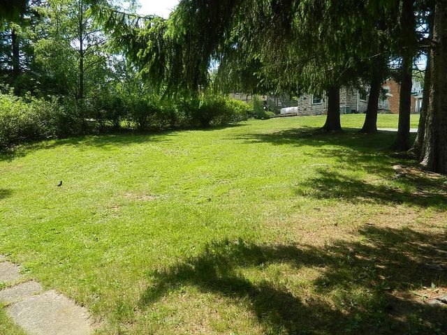 502 Vilsack Rd, Shaler, PA 15116
