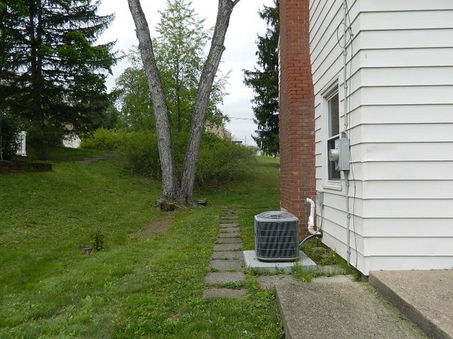 502 Vilsack Rd, Shaler, PA 15116