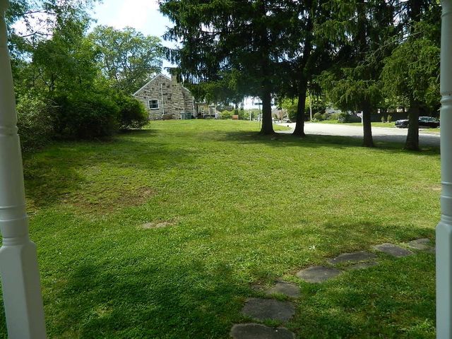 502 Vilsack Rd, Shaler, PA 15116