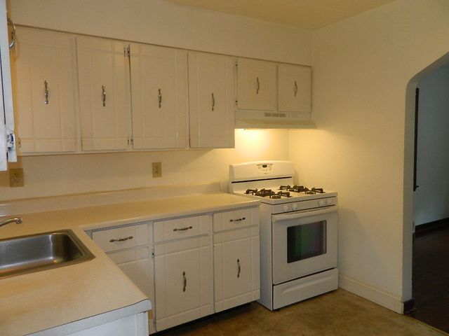 502 Vilsack Rd, Shaler, PA 15116