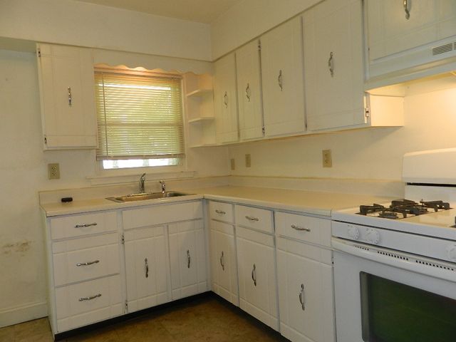 502 Vilsack Rd, Shaler, PA 15116