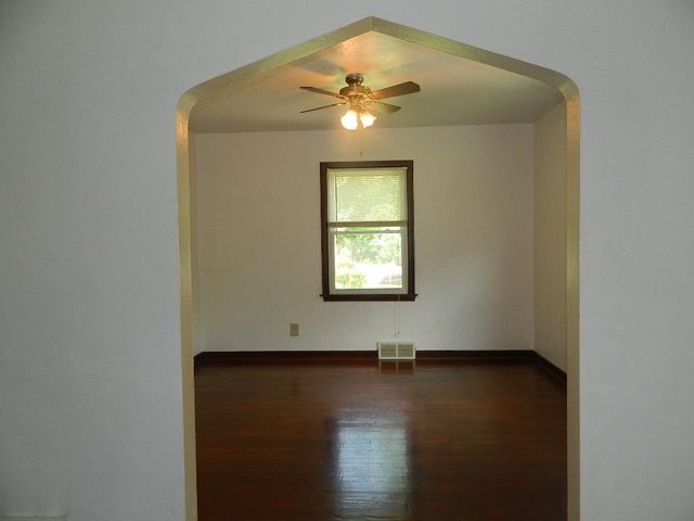 502 Vilsack Rd, Shaler, PA 15116