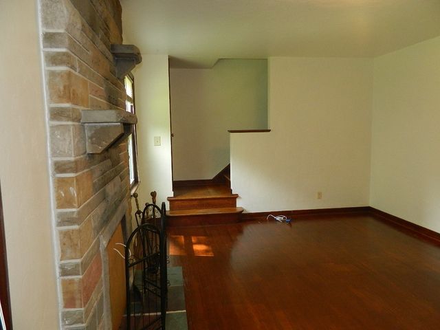 502 Vilsack Rd, Shaler, PA 15116