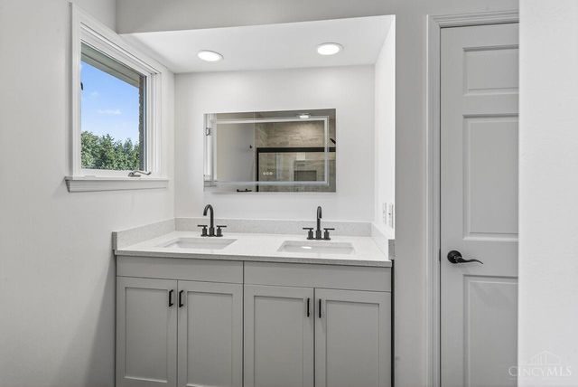 131 Lakeview Court, Loveland, OH 45140