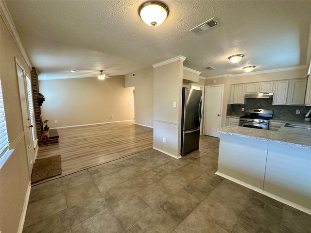 7646 Western Oak Lane, Houston, TX 77040