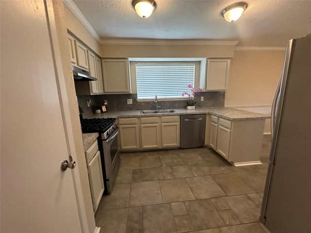 7646 Western Oak Lane, Houston, TX 77040