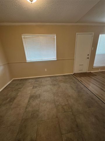 7646 Western Oak Lane, Houston, TX 77040