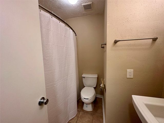 7646 Western Oak Lane, Houston, TX 77040