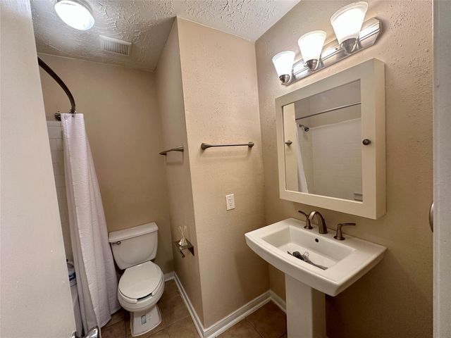 7646 Western Oak Lane, Houston, TX 77040