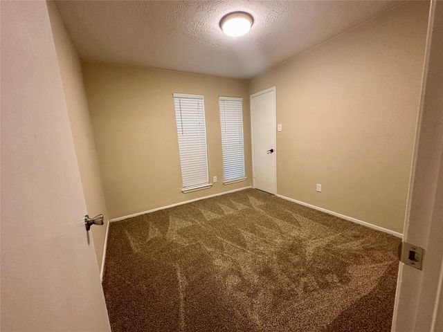 7646 Western Oak Lane, Houston, TX 77040