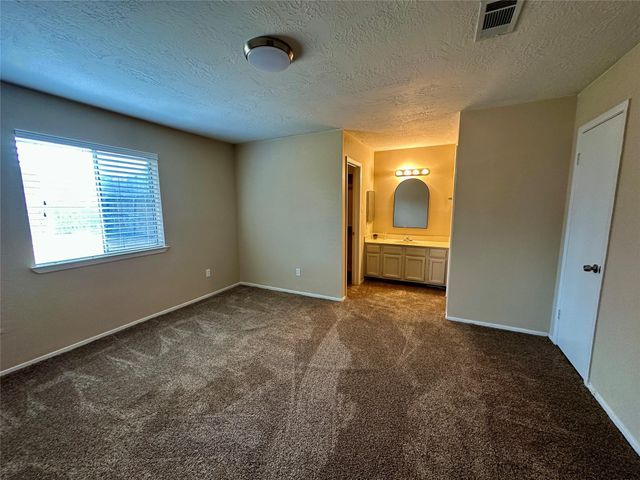 7646 Western Oak Lane, Houston, TX 77040