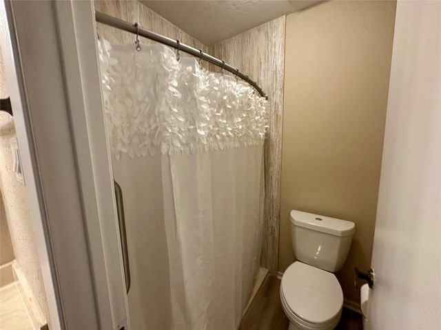 7646 Western Oak Lane, Houston, TX 77040