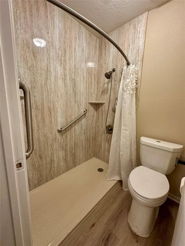 7646 Western Oak Lane, Houston, TX 77040