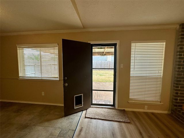 7646 Western Oak Lane, Houston, TX 77040