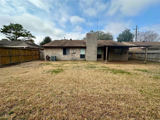 7646 Western Oak Lane, Houston, TX 77040