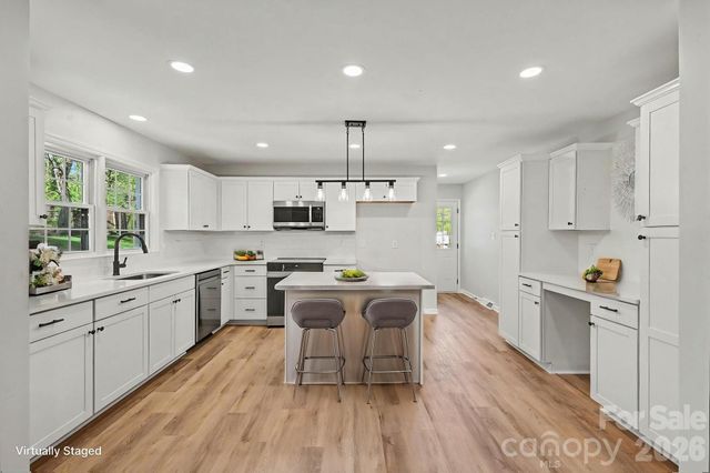 834 Braxfield Drive, Charlotte, NC 28217