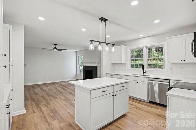 834 Braxfield Drive, Charlotte, NC 28217