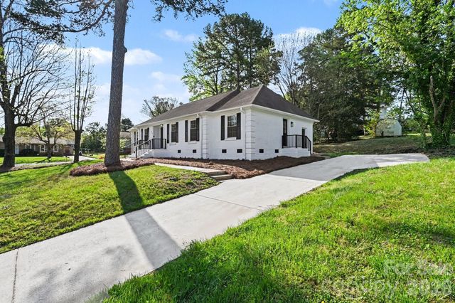 834 Braxfield Drive, Charlotte, NC 28217