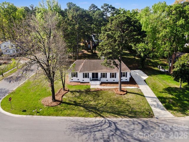 834 Braxfield Drive, Charlotte, NC 28217