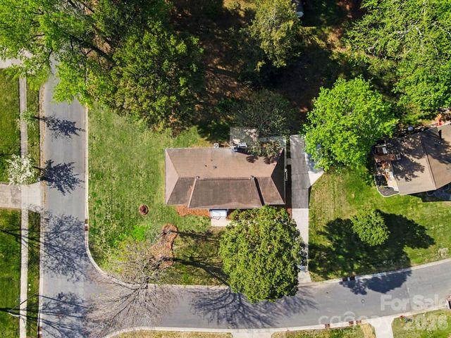 834 Braxfield Drive, Charlotte, NC 28217