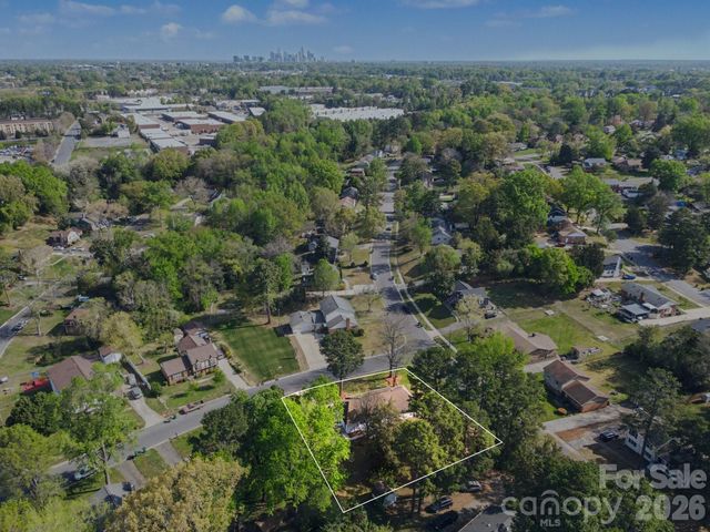 834 Braxfield Drive, Charlotte, NC 28217