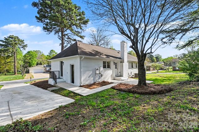 834 Braxfield Drive, Charlotte, NC 28217