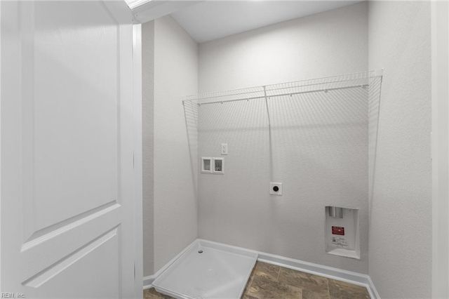 102 Freeman DR, Hampton, VA 23666