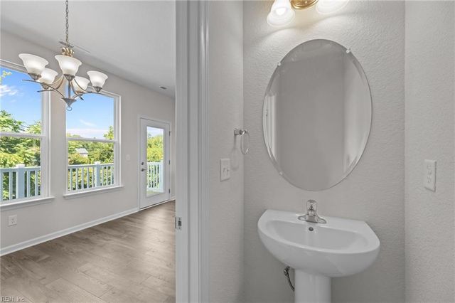 102 Freeman DR, Hampton, VA 23666