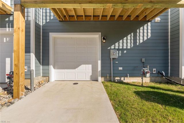 102 Freeman DR, Hampton, VA 23666