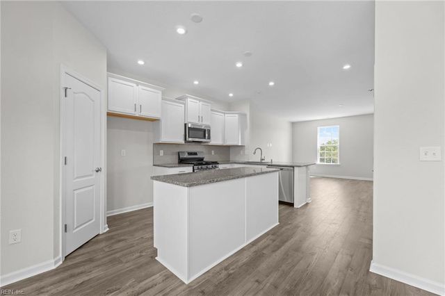 102 Freeman DR, Hampton, VA 23666