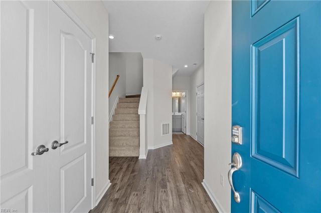 102 Freeman DR, Hampton, VA 23666