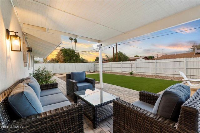 8638 E Highland Avenue, Scottsdale, AZ 85251