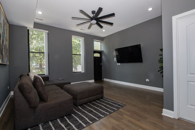 321 S Richmond Street, Chicago, IL 60612