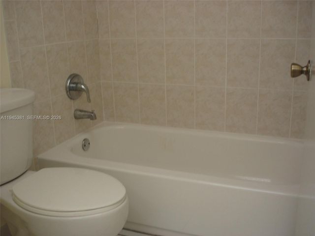 10865 SW 112th Ave 211, Miami, FL 33176