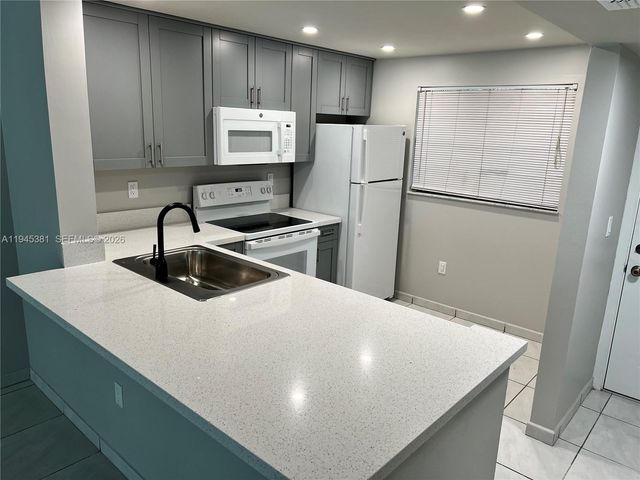 10865 SW 112th Ave 211, Miami, FL 33176