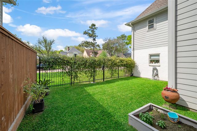 903 Daria Drive, Houston, TX 77079