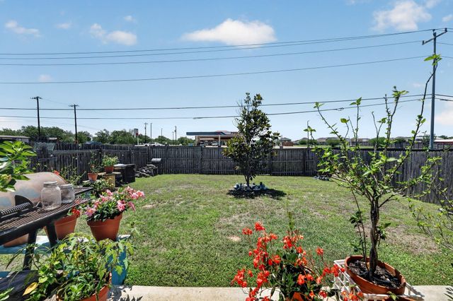 266 Twisted Oaks LN, Buda, TX 78610