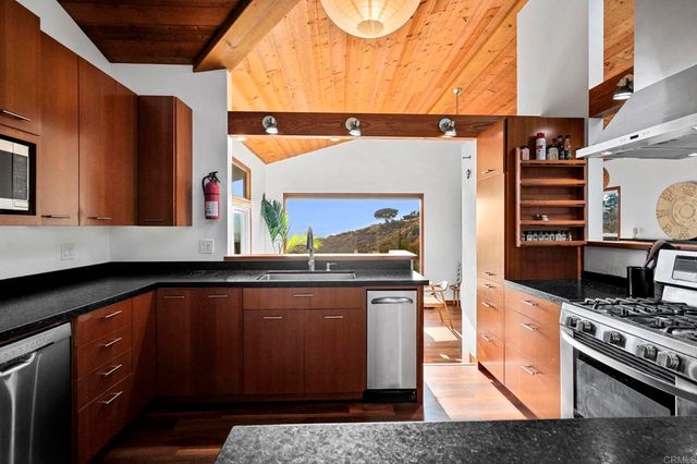1551 Via Del Corvo, San Marcos, CA 92078