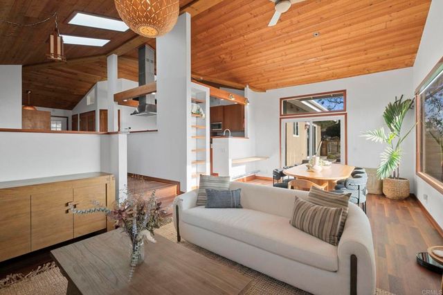 1551 Via Del Corvo, San Marcos, CA 92078