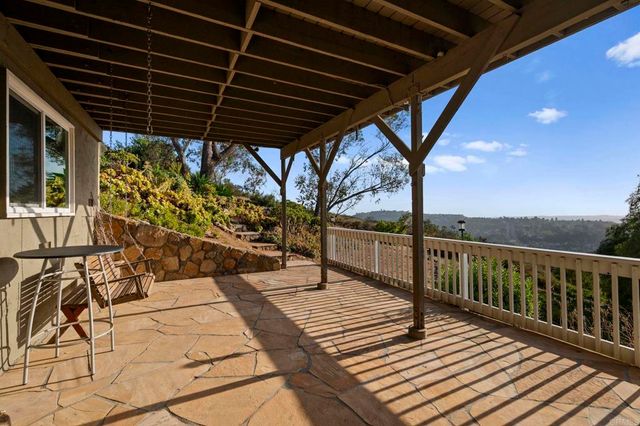 1551 Via Del Corvo, San Marcos, CA 92078