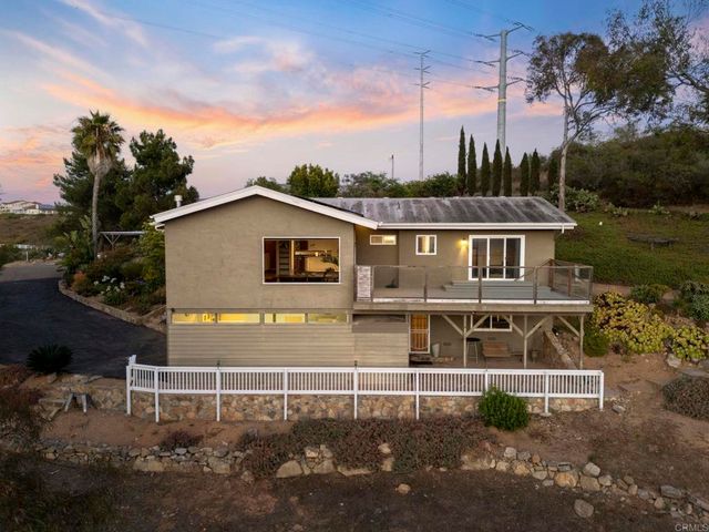 1551 Via Del Corvo, San Marcos, CA 92078