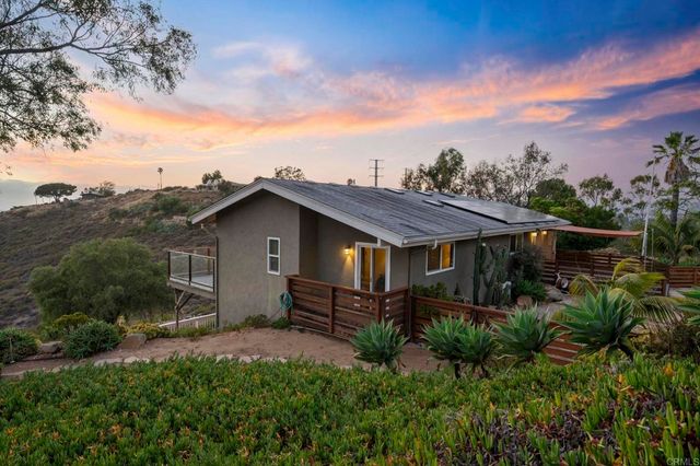 1551 Via Del Corvo, San Marcos, CA 92078