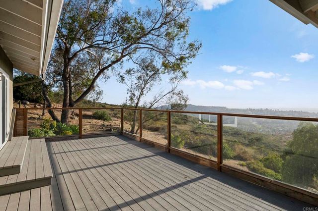 1551 Via Del Corvo, San Marcos, CA 92078