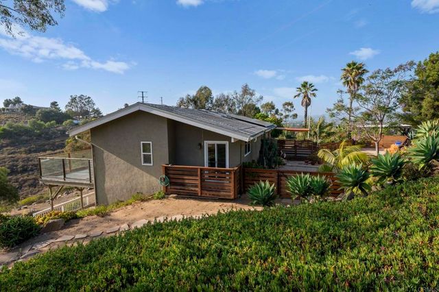 1551 Via Del Corvo, San Marcos, CA 92078