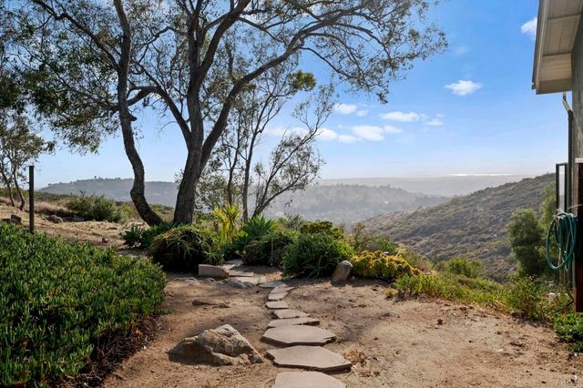 1551 Via Del Corvo, San Marcos, CA 92078