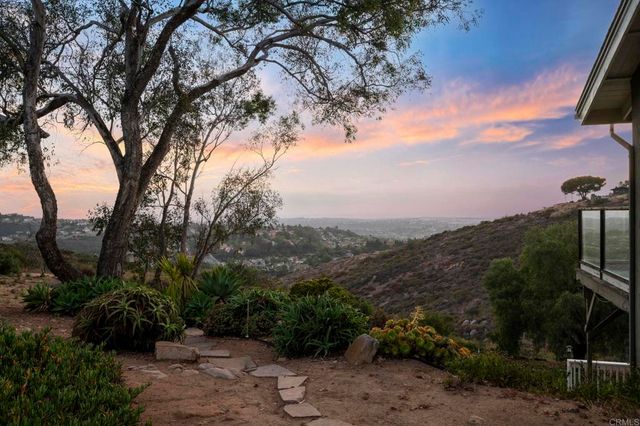 1551 Via Del Corvo, San Marcos, CA 92078