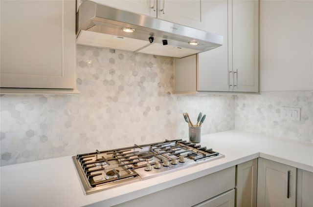 3317 W 11th Street, Houston, TX 77008