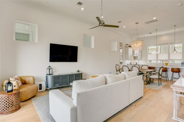 3317 W 11th Street, Houston, TX 77008